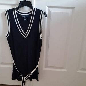 Jones New York Signature V -neck vest sweater with belt